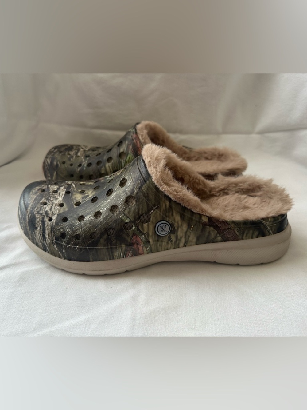 NEW Mossy Oak Faux Fur Lined Clog Mules in Camouflage!  M-8, W-10